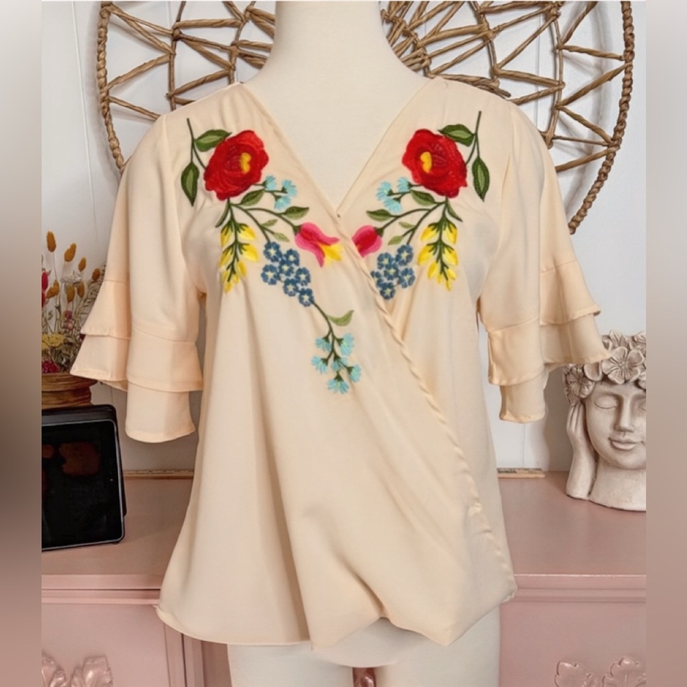 Umgee Cream Blouse with Floral Embroidery